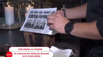 VIDEO. Ultima modă în materie de mâncare de fițe: Parizer înfășurat într-o copertă din fostul ziar comunist de propagandă „Scînteia”