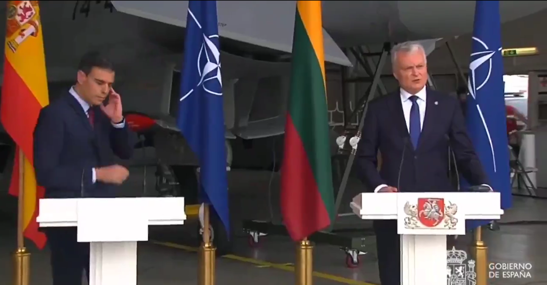 VIDEO: Premierul spaniol și președintele Lituaniei, evacuați de urgență din cauza unui avion rusesc