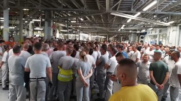 Protest spontan la uzina Dacia Mioveni.