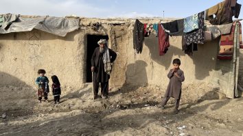 Peste 1.000 de militari afgani au fugit de teama talibanilor în Tadjikistan