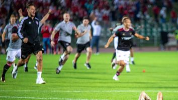 jucator de la sepsi pe gazon in meciul cu trnava