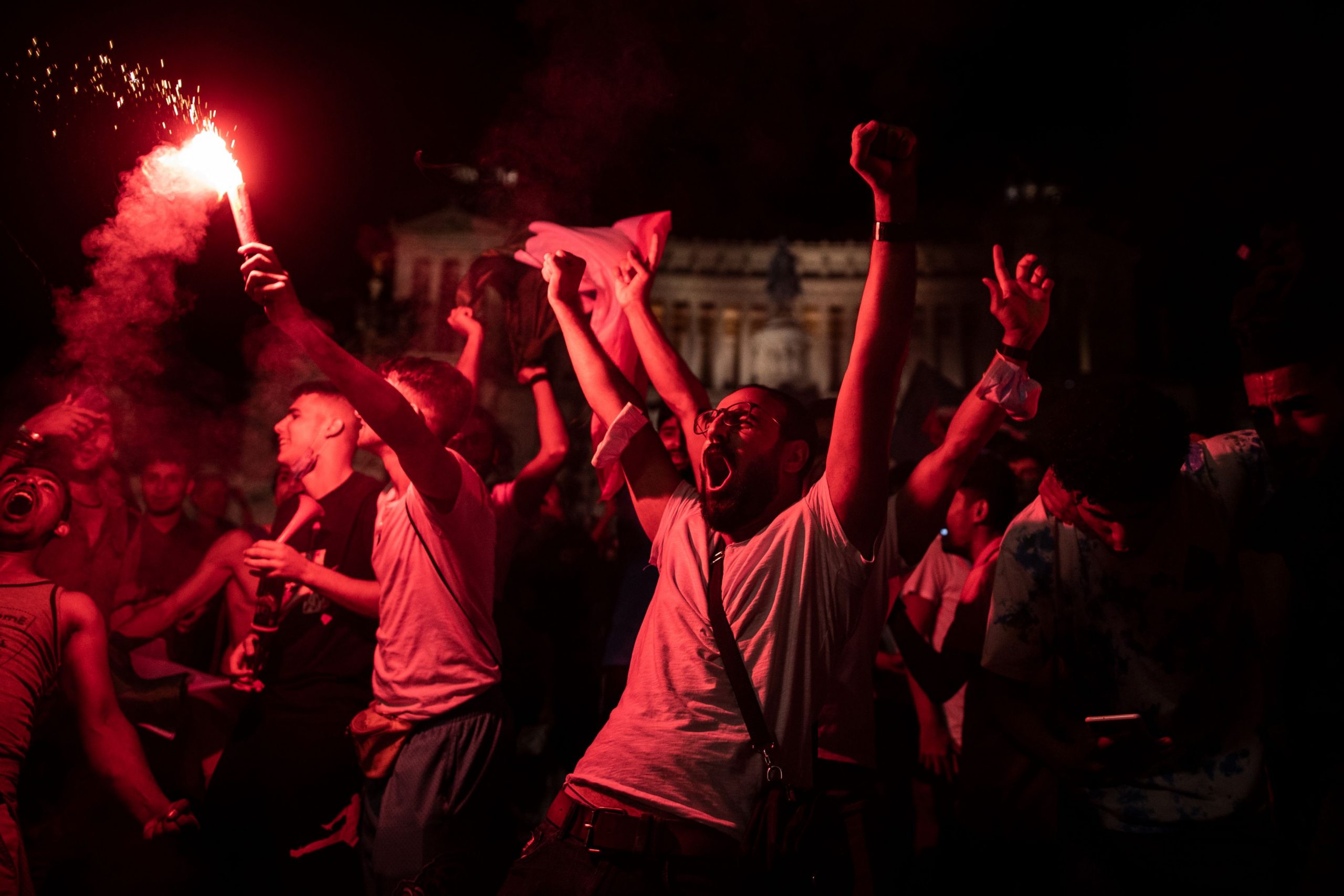 Cum au sărbătorit italienii victoria cu Anglia. Au petrecut toată noaptea pe străzile din Roma