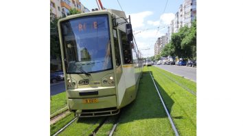 Un tramvai a deraiat, după ce s-a rupt pe șine. E al doilea incident periculos în mai puțin de o lună. FOTO