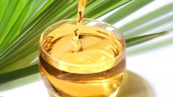 Recipient cu ulei de palmier.