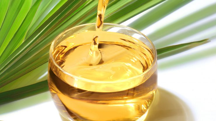 Recipient cu ulei de palmier.