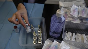 Tinerii din Spania se înghesuie să se vaccineze. A crescut numărul de cazuri în rândul persoanelor sub 30 de ani