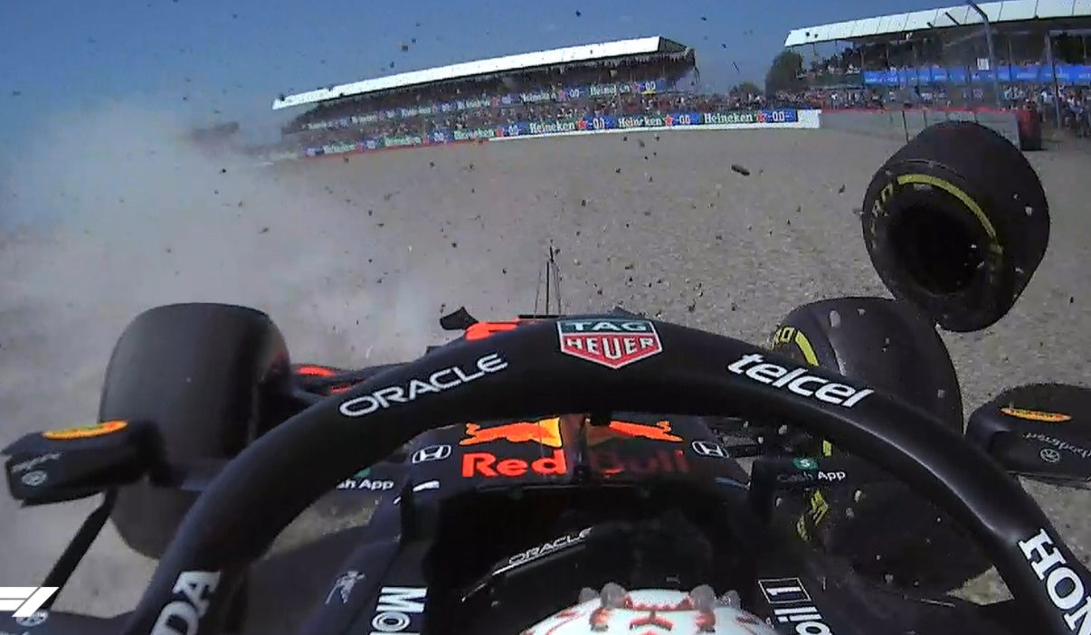 Formula 1: Cursa de la Silverston a fost întreruptă, după ce Hamilton și Verstappen s-au acroșat