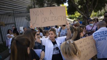 Protestele față de certificatul verde continuă în toată Franța. Ce îi nemulțumește pe mii de francezi