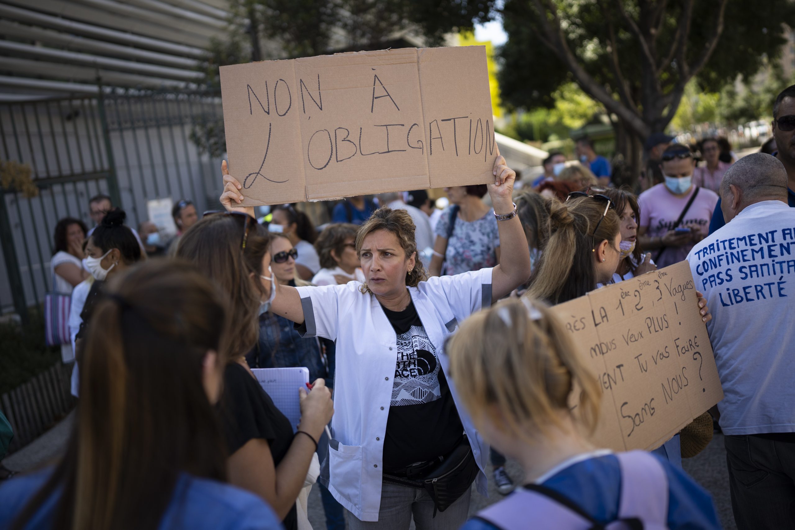 Protestele față de certificatul verde continuă în toată Franța. Ce îi nemulțumește pe mii de francezi