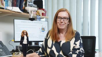 Sarah Gilbert, una din creatoarele vaccinului Astra Zeneca, transformată în păpuşă Barbie