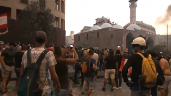 Protestele din Beirut evoluează. A fost întrerupt internetul în zona manifestațiilor