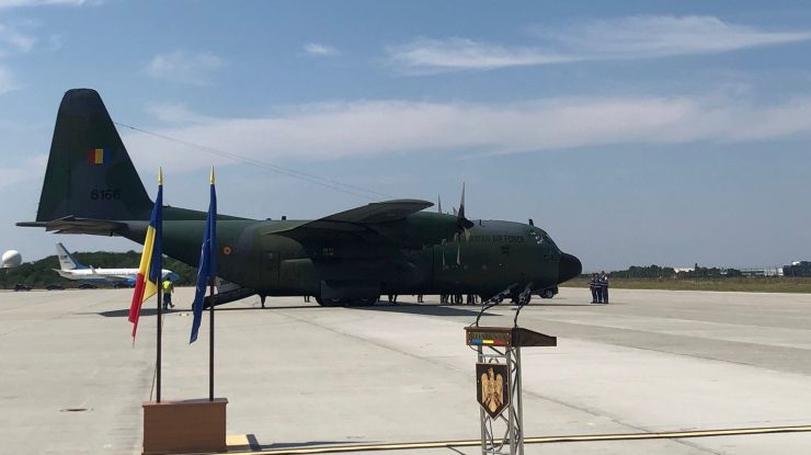 Cei 15 români evacuați din Kabul au ajuns în România