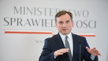 Un ministru polonez spune că Polonia nu ar trebui să rămână în UE cu orice preț