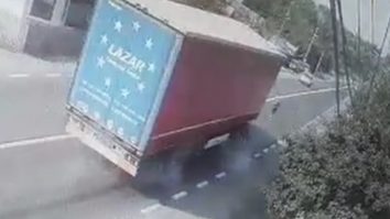 VIDEO. Momentul în care un TIR evită milimetric o femeie de 90 de ani care traversa neregulamentar o șosea din Galați