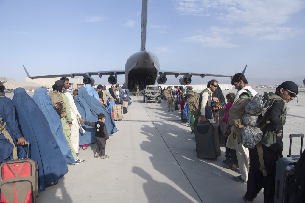 Explozie puternică la aeroportul din Kabul. Ar fi avut loc un atac sinucigaș