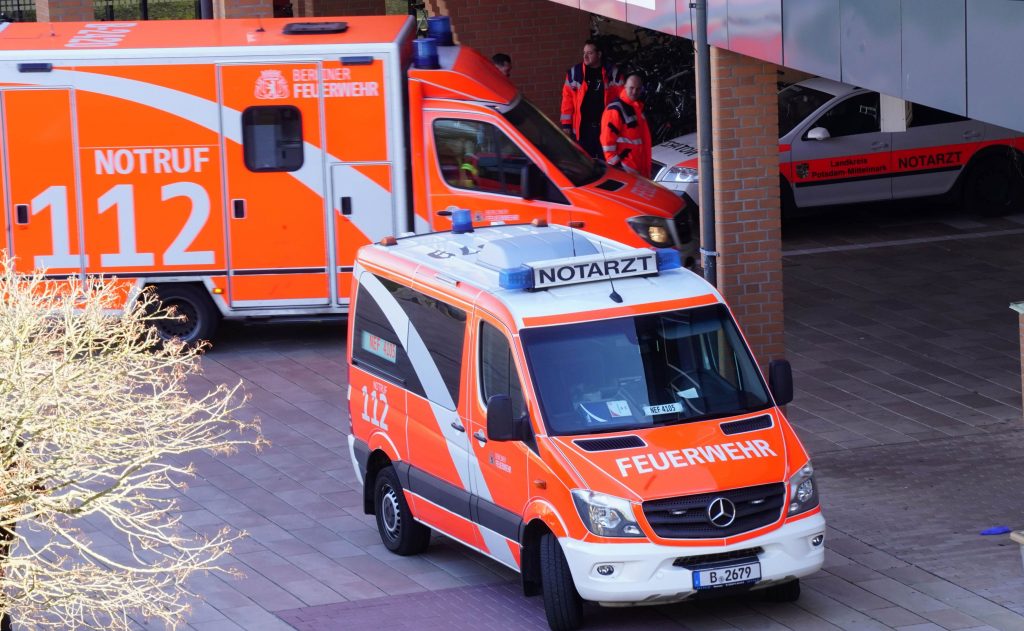 ambulante in curtea unui spital din germania