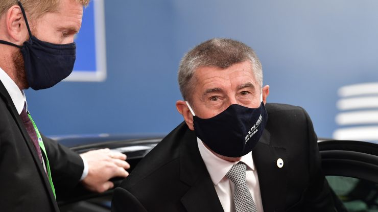 VIDEO. Premierul Cehiei a fost atacat cu ouă