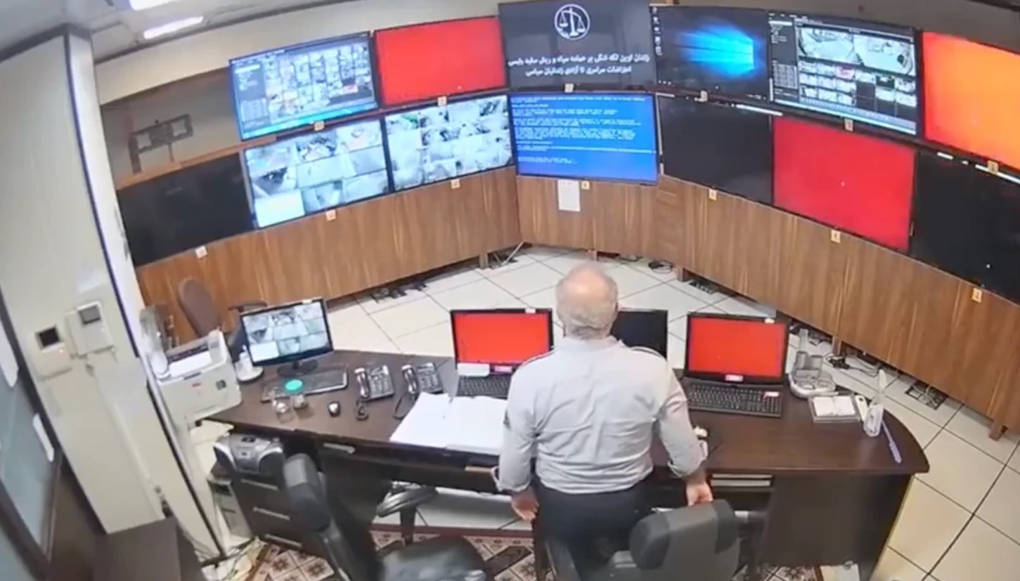 VIDEO: Momentul în care angajații unei închisori iraniene își dau seama că sunt ținta unui atac cibernetic