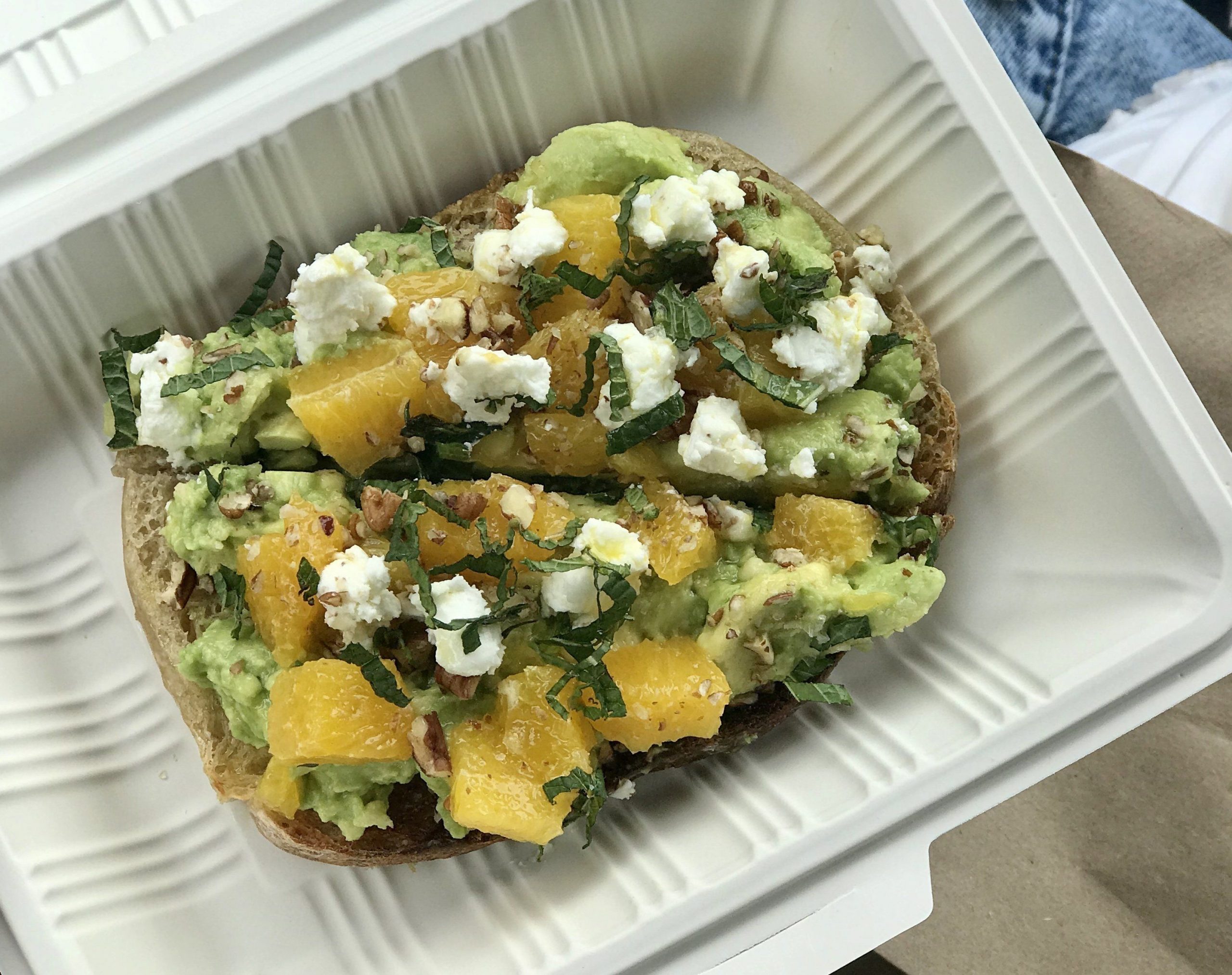 Românii mănâncă avocado pe pâine. Reţeta de guacamole, mai căutată decât cea de piure pe Google