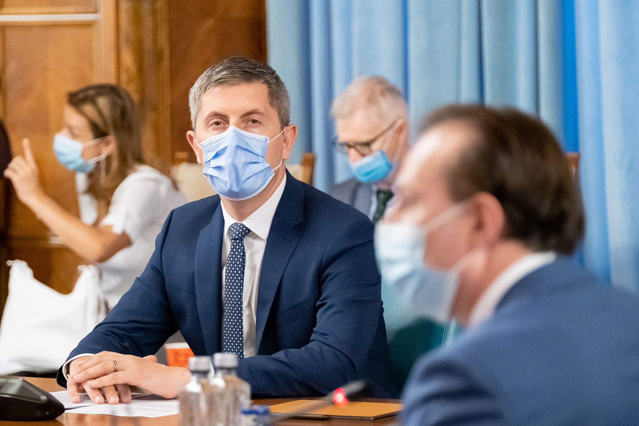 Ședința Guvernului, suspendată. PNL nu se înțelege cu USR PLUS pe programul „Anghel Saligny”