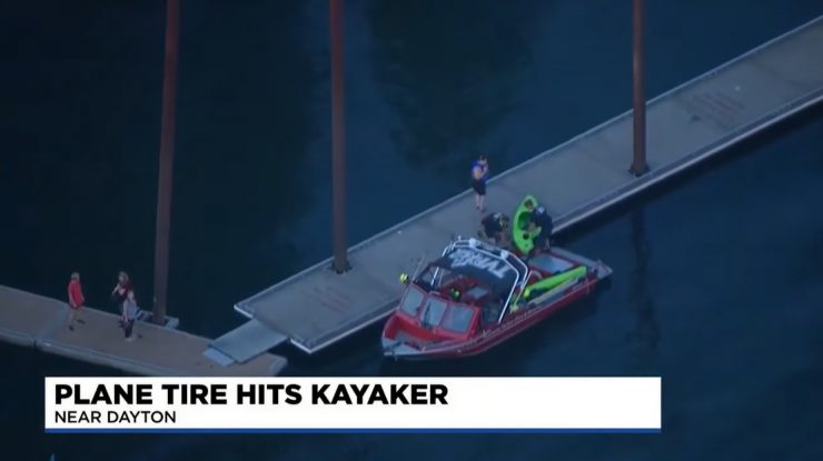 VIDEO. O femeie a fost lovită de un avion de mici dimensiuni, în timp ce se plimba cu caiacul pe un râu