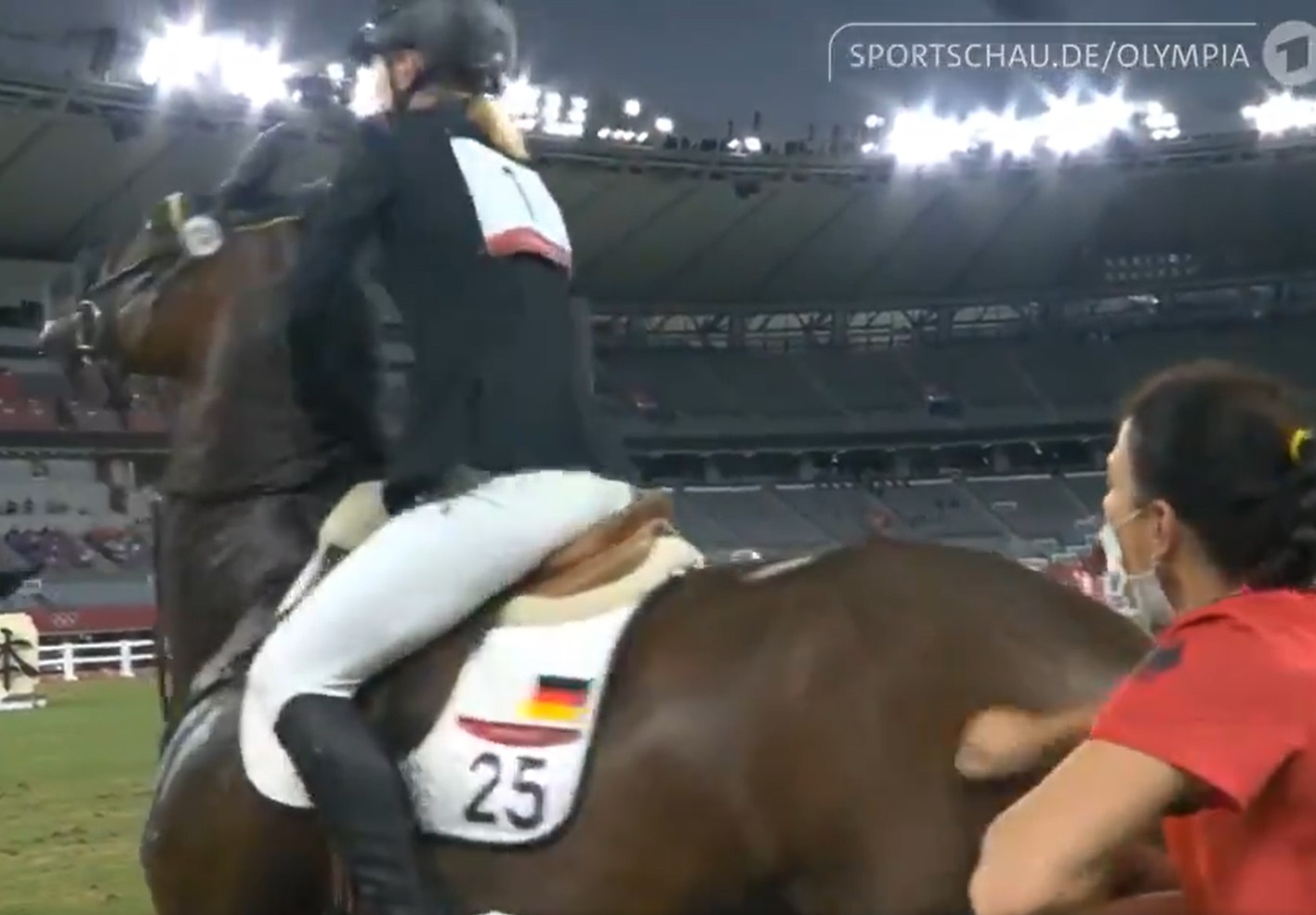 VIDEO. O antrenoare din Germania a fost exclusă de la Jocurile Olimpice Tokyo 2020, după ce a lovit un cal
