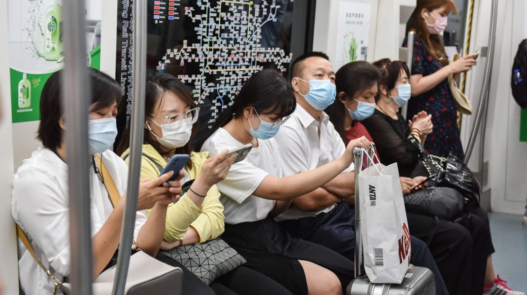 China s-ar putea confrunta cu peste 630.000 de infecţii cu COVID-19 pe zi dacă ar renunţa la politicile de toleranţă zero prin ridicarea restricţiilor de călătorie, potrivit unui studiu realizat de matematicienii de la Universitatea din Beijing.