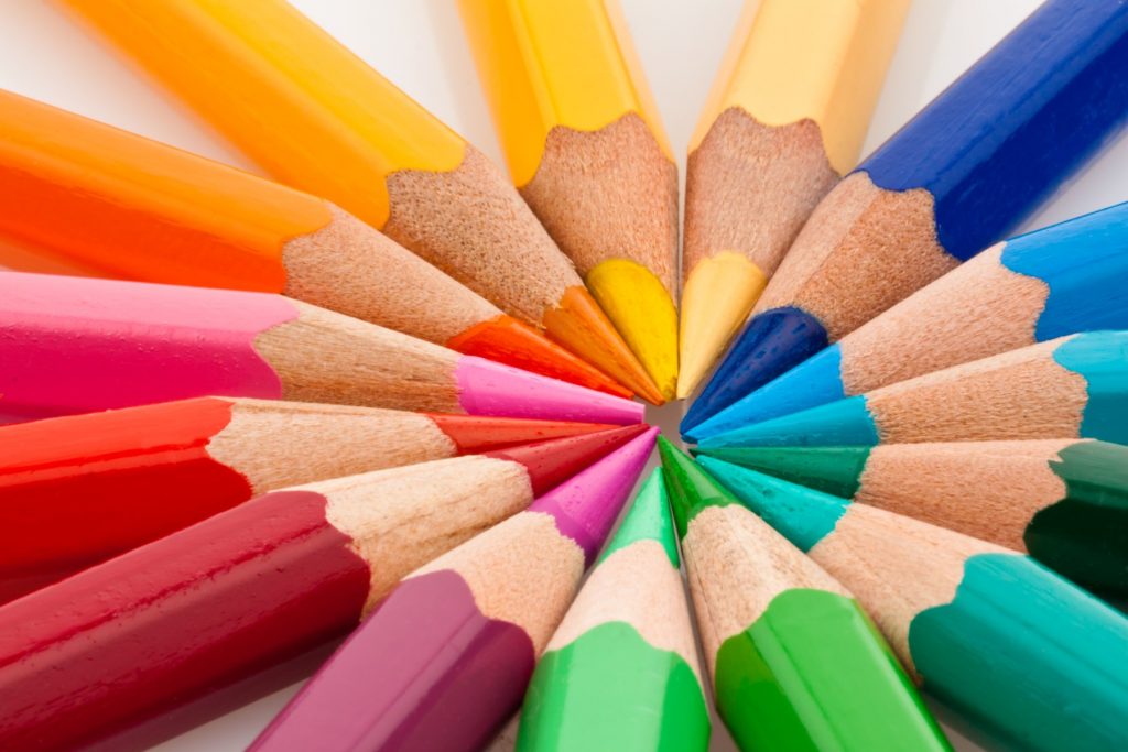 Creioane colorate.