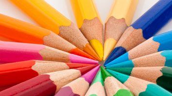 Creioane colorate.