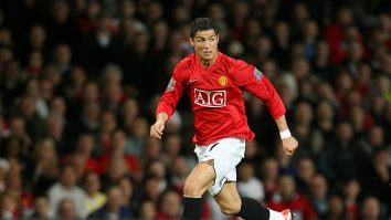 Cristiano Ronaldo în timpul unui meci de fotbal.