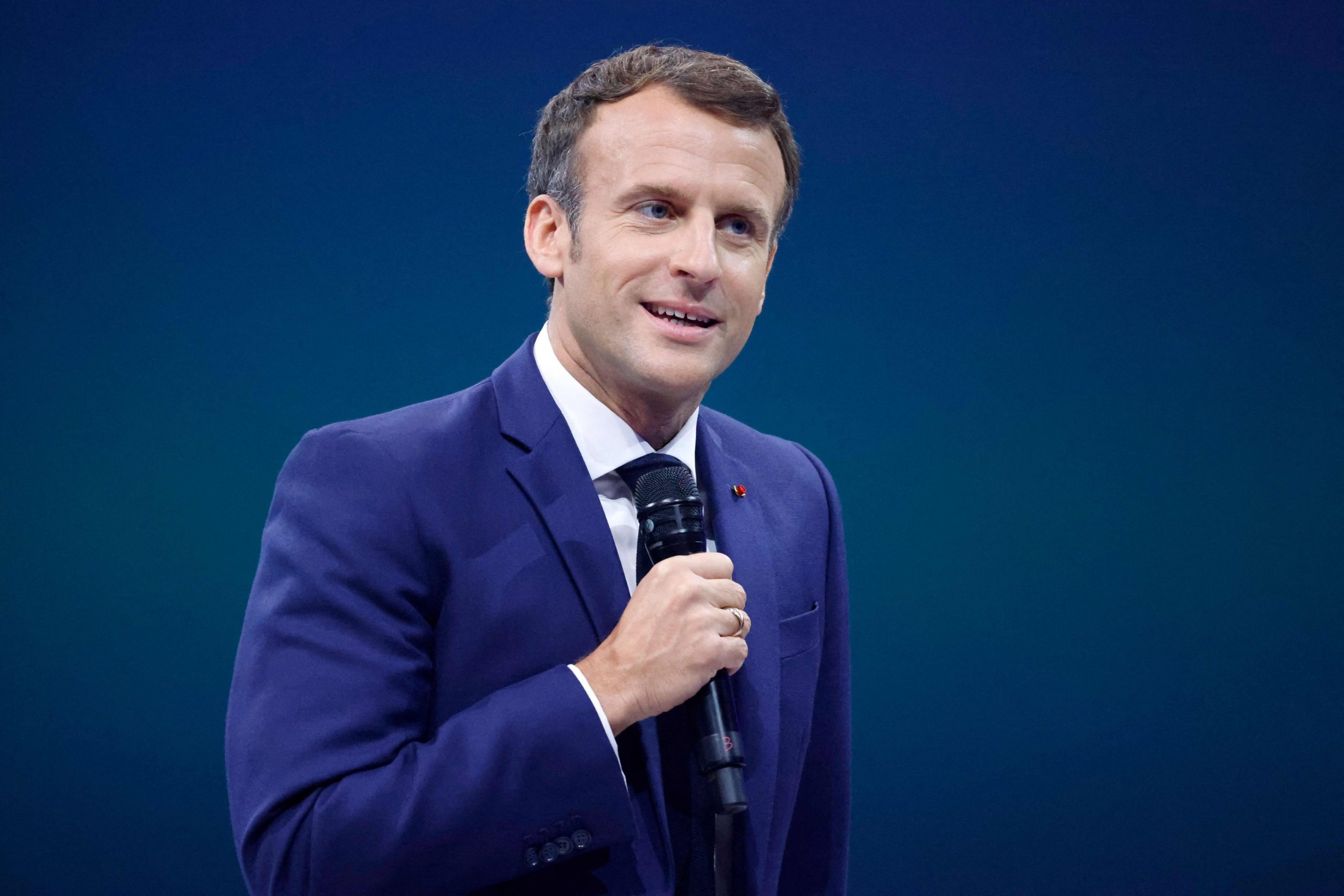 Emmanuel Macron promovează vaccinarea anti-COVID pe Instagram și TikTok: „Știu că auziți multe informații false, așa că vă voi răspunde la întrebări”. VIDEO