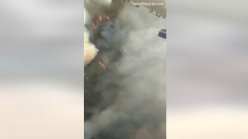 VIDEO. Cum se văd de sus incendiile din insula Evia. Imagini filmate de piloții ruși
