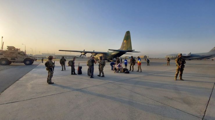 14 români au ajuns în Aeroportul din Kabul și așteaptă să fie evacuați din Afganistan