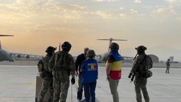 Un singur român a fost evacuat din Kabul. Ceilalţi nu au reuşit să ajungă la aeroport