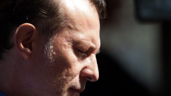 Florin Cîțu participă la o ședință.