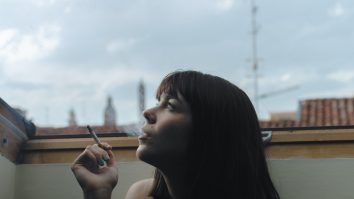 Carantina a făcut tinerii să se apuce de fumat