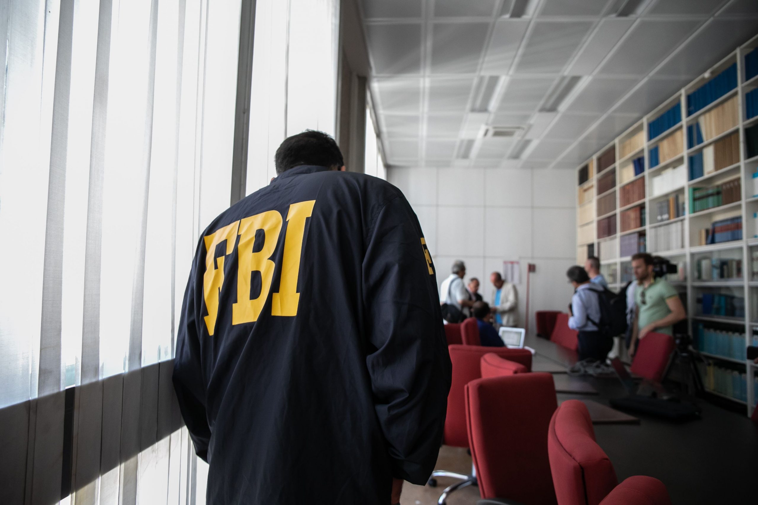 RAPORT. Noile date publicate recent de FBI reflectă un număr record îngrijorător de incidente de crimă de ură raportate în America în 2021