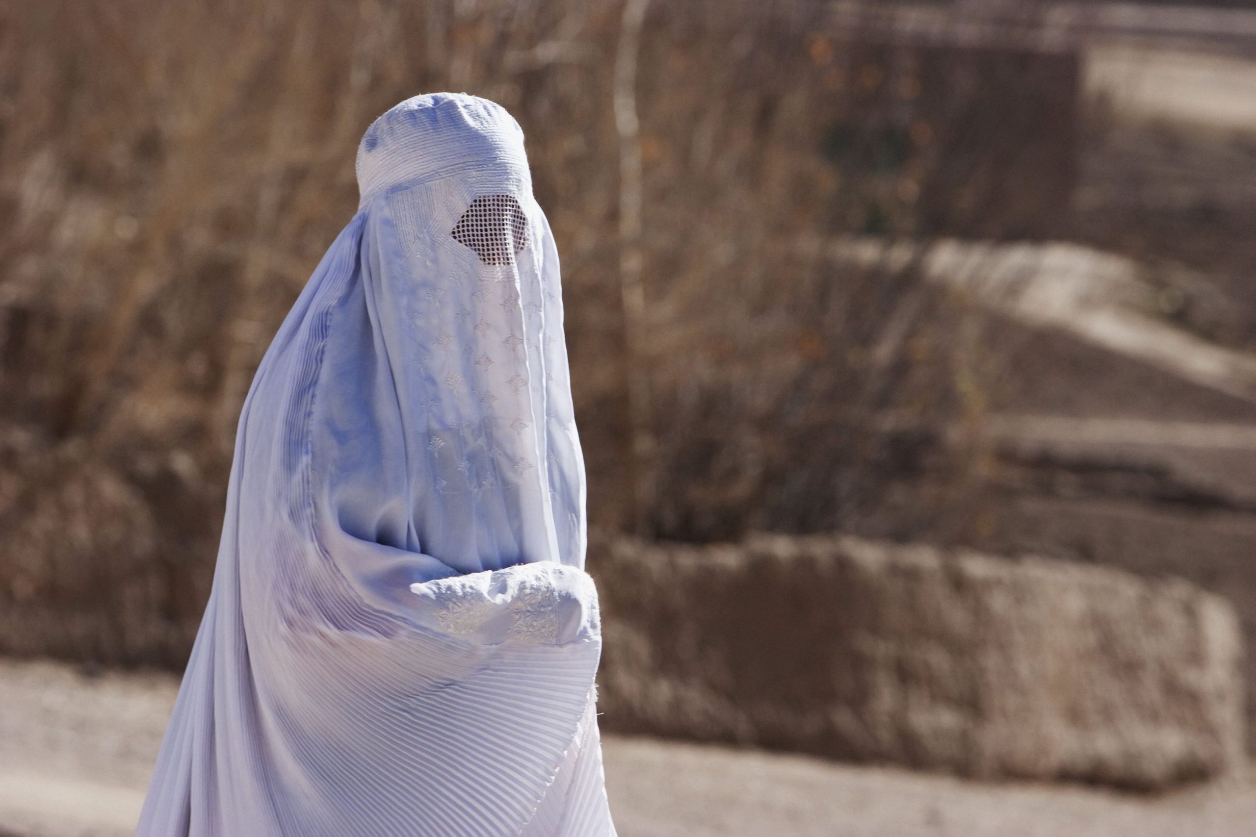 Ce înseamnă pentru femeile din Afganistan revenirea talibanilor la putere: au fost obligate să-și părăsească locurile de muncă