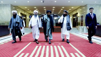 Talibanii au început lupta pentru putere, la propriu. BBC: Membrii grupării s-au luat la bătaie în palatul prezidențial