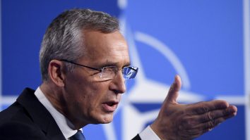 Stoltenberg: Dacă Rusia va folosi arme chimice în Ucraina, ţările din jur ar putea fi afectate