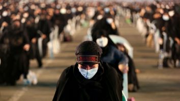 Talibanii au anunțat că femeile afgane vor beneficia de drepturile prevăzute de Șaria. Ce le permite însă legea islamică