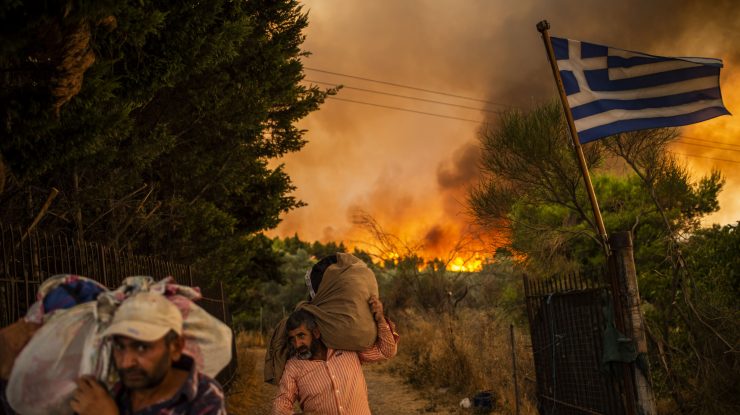Coșmarul incendiilor revine în Grecia. Două sate din apropierea Atenei au fost evacuate