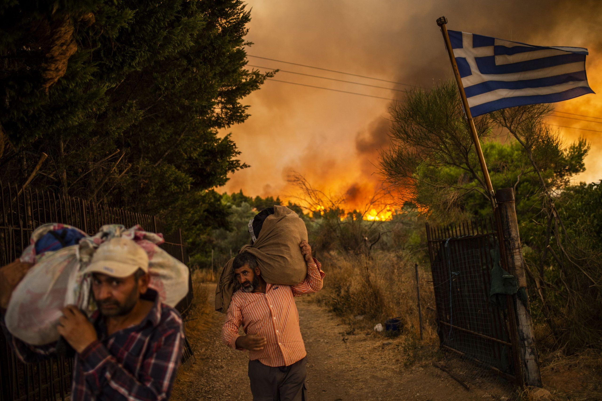 Coșmarul incendiilor revine în Grecia. Două sate din apropierea Atenei au fost evacuate