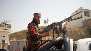 SUA avertizează: ISIS poate ataca aeroportul din Kabul