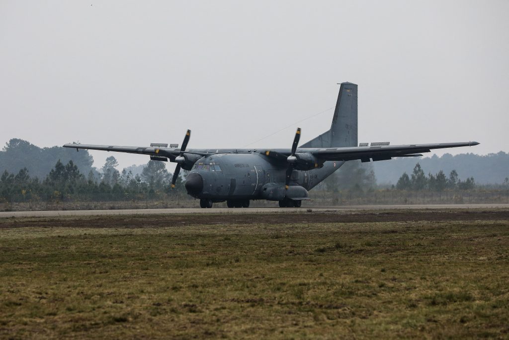 Avion C-130 Hercules.