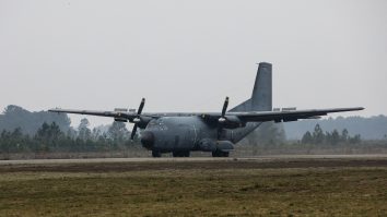 Avion C-130 Hercules.