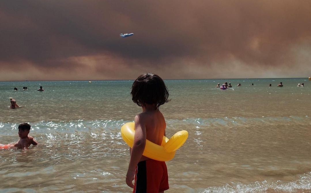 Incendiile violente din Turcia prin ochii unui copil care s-a trezit în mijlocul haosului