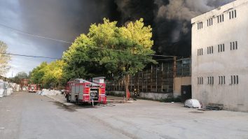 incendiu la fabrica de polisitiren din mija, dambovita.