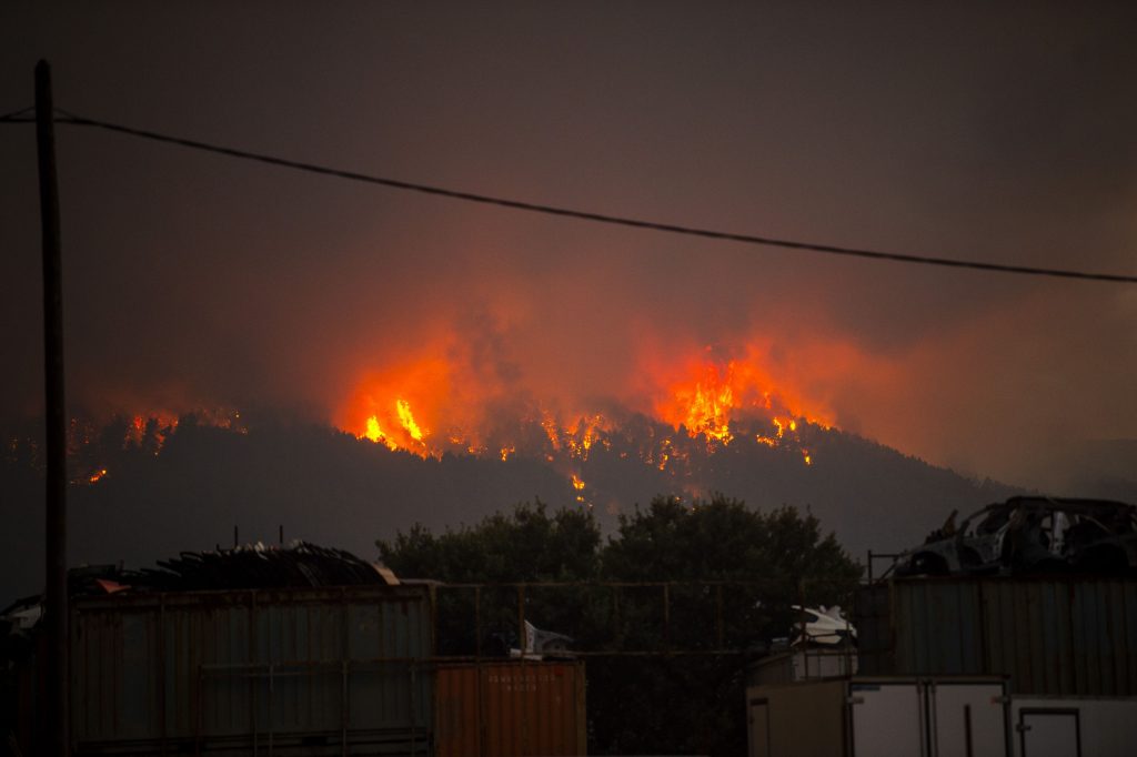 Incendiu în apropiere de capitala Atena, în Grecia, 5 august 2021. Foto: Hepta