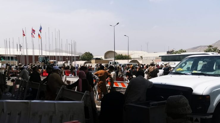 Purtătorul de cuvânt al talibanilor: „Afganii nu mai au voie să meargă la aeroportul din Kabul”